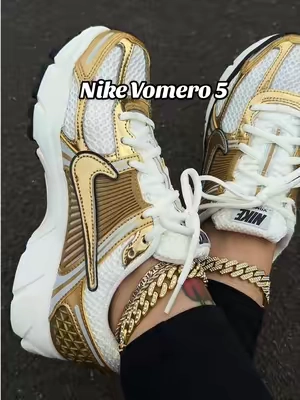 Obsessed with this shiny metallic gold 🤩✨ @Fly Kicks #nike #nikevomero5 #gold #comfyshoes #sneakerhead 