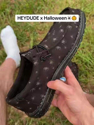 HEYDUDE Halloween Spiders🕷️🎃 #heydudeshoes #halloweenshoes #spookyseason #heydudepartner #spiders 