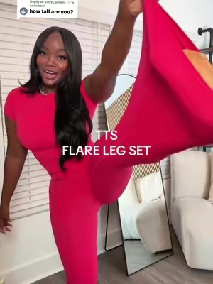 Replying to @JustContent 🤍 flare leg 2 piece set in this color pink 🤌🏾😘. I’m 5’7 175lbs wearing a size Medium. #flarelegggings #2pieceset 