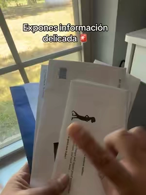 Para mantener tus datos personales 100% privados necesitas tener esto en tu escritorio. 🔒 Esta trituradora de papel portátil Bonsaii destruye hasta 8 hojas al mismo tiempo, tarjetas de crédito y discos en segundos para que nadie pueda ver tu información en el depósito de basura.  naranja de aquí abajo. #trituradoradepapel #oficinaencasa #organizacion #seguridad #tiktokshopfinds