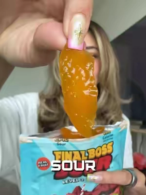 You can literally see the sour… #sourcandy #finalbosssour #souricedteapeaches #arnoldpalmer 