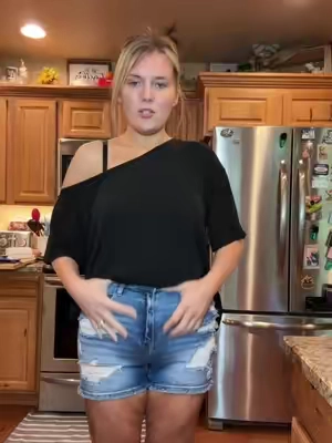 I’m wearing an XL 😍 #offtheshoulder #cutetop #cuteshirt #offtheshouldertop 