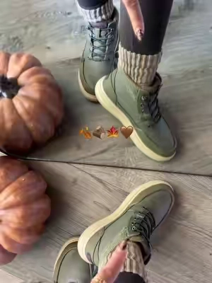 Nice and cushioned on the inside for those morning hikes 🍁🍂 @HeyDude  #heydude #heydudeboots #fallboots #TikTokshopbacktoschool #womensboots 