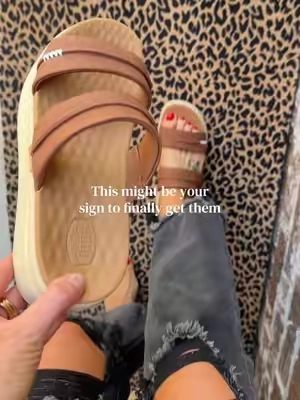 These are the kind of shoes you throw on once… then somehow wear with everything 🤎 true to size or size down 🤎 #heydudeshoes #TikTokshopbacktoschool #platformsandals #comfyshoes #womensshoes @HeyDude 