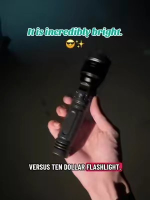 2-1 rechargeable flashlight and power bank. Be prepared for that next big storm. Zoom feature crazy bright turns night into day. #TikTokshopbacktoschool#flashlight#temergencia#tiktokshop#linterna