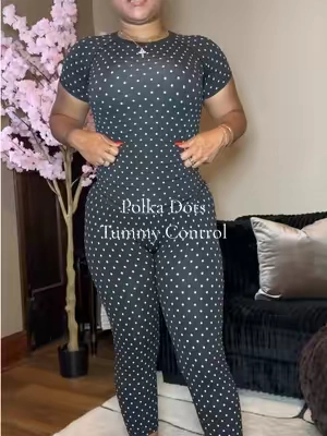 Polka Dotsss 😻 #activewear #polkadots #twopieceset #casualfashion 