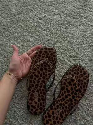 my new fav flip flops 😻🤎🐆💋