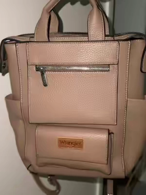 She’s even cuter in person 😍 perfect for us moms or our teenagers / college kids 🥹😍  #TikTokshopbacktoschool #backtoschool #endofsummersale #falldealsforyou #backpackforteens 