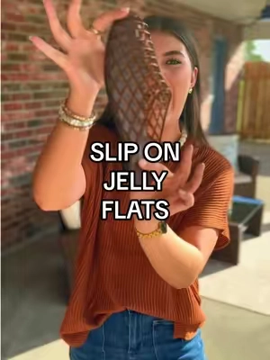 Are we kidding AHHH😍😍😍 #jellyshoes #jellyflats #fallshoes #sliponshoes #flats 