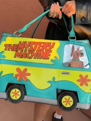 The Mystery Machine weekender bag! #scoobydoo #mysterymachine #totebag #travelbag #bag