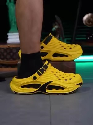 Comfortable slippers for men, there are two ways to wear it,which are versatile and fashionable #slippers #comfortable #tiktokshop #DealsForYouDays#SummerWins