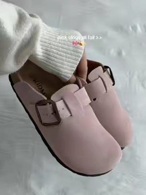 clog season is upon us 🍁 #fallshoes #pinkclogs #sliponshoe #suedeclogs #clogs 