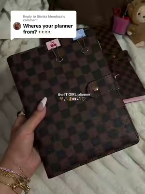 Replying to @Bianka Mendoza she such good quality and you can just change the agenda every year🤎  @DAILY RITMO #PlannerTok #PlannerGirl #AestheticPlanner #GirlyAesthetic #TikTokShopFinds