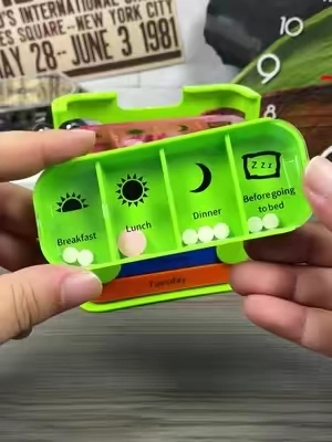 ¡El organizador de pastillas más genial! #organizadordepastillas #tiktokshop #almacenamientodepastillas #cajaparapastillas