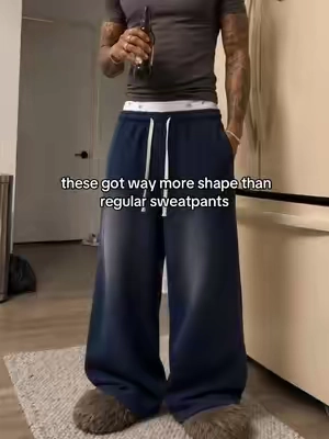 look at the leg #sweatpants #widelegpants #baggypants #mensstyle #OOTD 