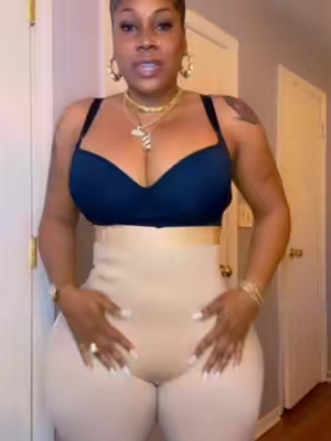 The secret to a smoother outfit👇 No visible lines, no bulky layers. This seamless shapewear smooths your tummy and lifts your curves. Perfect under everyday outfits! #ShapellxNewArrivals2026 #TikTokshopbacktoschool #shapellxshapewear