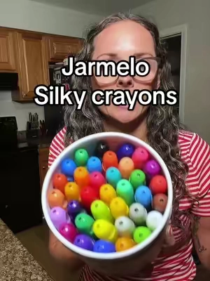 Silky crayons for the win! #jarmelo #washablecrayons #toddlercrafts #toddleractivities #silkycrayons 