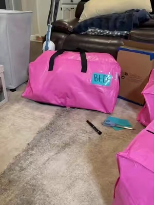 Moving bags that will last. #movingbags #moving #dormroom #collegemovein 