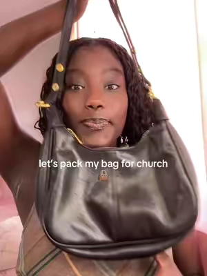 love me a little shoulder bag🖤💛 #shoulderbag #handbagcollection #purse #fypシ゚viral #whatsinmybag 
