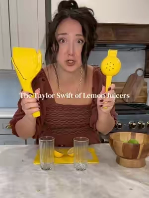 I can’t believe how much lemon juice I was wasting before I got this thing 🍋🙃 It gets EVERY last drop with basically zero effort. One of those little kitchen gadgets you don’t think you need until you have it! #LemonJuicer #KitchenGadgets #KitchenFinds #TikTokMadeMeBuyIt #HomeFinds 