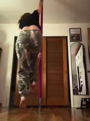 Getting my steps in #poletok #vevor #pole #TikTokShopFinds #poledancer 