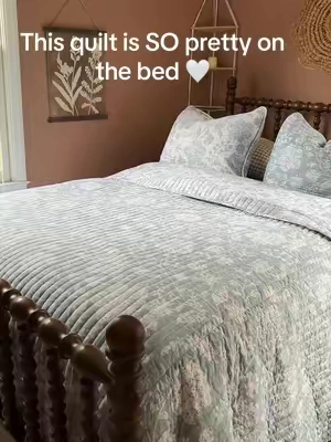 This quilt is even prettier on the bed 😍🤍 I love the soft blue print, the texture, and how cozy it makes the whole room feel. Such an easy way to give your bedroom a little refresh! 🛏️✨#bedding #quilt #coverlet #bedspread 