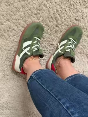 Perfect fall shoe. Lightweight and flexible for walking with a wide toe box #shoes #fallshoes #ladiesshoes 