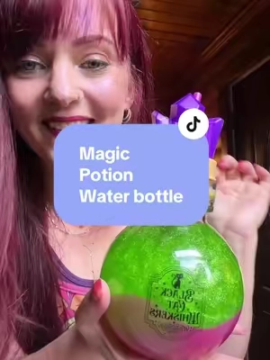 The magic potion water bottle is seriously so much fun for Halloween! This water bottle holds 30 ounces! #waterbottle #halloween #halloweendecor #halloweenwaterbottle #halloweenpartyideas 