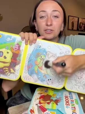 literally don’t leave the house without these 👏🏻 #screenfreeactivities #toddlermusthaves #travelingwithkids #diaperbagessentials #screenfreefun 