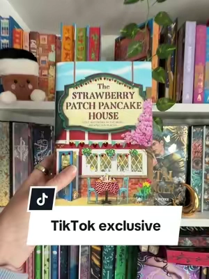 The timing 😭🍓 If you were waiting to grab the TikTok exclusive edition of Strawberry Patch Pancake House by Laurie Gilmore, let this be your sign. It matches the rest of the Dream Harbor TikTok exclusive editions and quantities are EXTREMELY limited. 🍓 Single dad 🥞 Small-town romance ❤️ Forced proximity ✨ Slow burn 🏡 Found family 💍 Happily ever after #BookTok #CozyRomance #LaurieGilmore #SpecialEditionBooks #strawberrypatchpancakehouse  @HarperCollins 