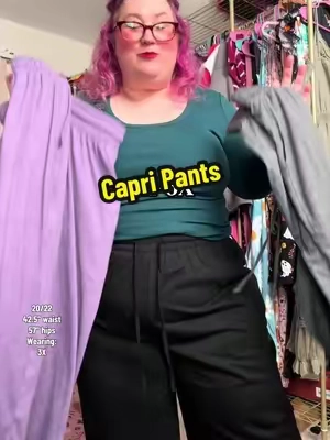 I love these Capri pants!! So cute! #capripants #womensfashion #plussizefashion #plussizecapris #curvyfashion 