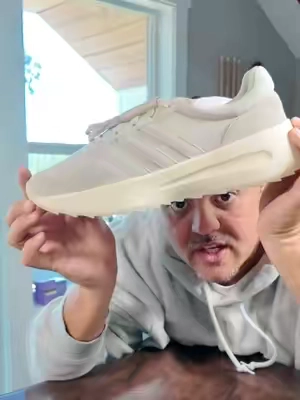 The chunky sole and neutral color make these sneakers look absolutely sick on feet. #SneakerStyle #FreshKicks #NeutralSneakers #DailyFootwear #OutfitUpgrade