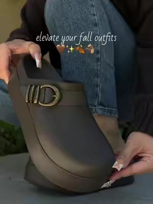The perfect fall shoe & SO COMFY🤎 #falloutfits #crocs #dylanbuckleclogs #crocsnewarrivals @Crocs 