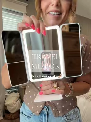 Cool travel mirror!! 👌🏼👌🏼 #travelhacks #mirror #makeup #travel 