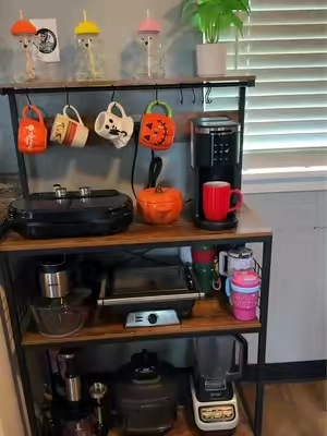 El mueble perfecto para tu área de café o para colocar tus electrodomésticos si ya no tienes más espacio en tu cocina #coffe #coffebar #barcoffe #muebles #cocina 
