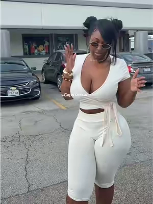 True to size🔥I’m 5’9 wearing Large #twopieceset #capris #twopieceoutfit #TikTokFashion #OOTD 