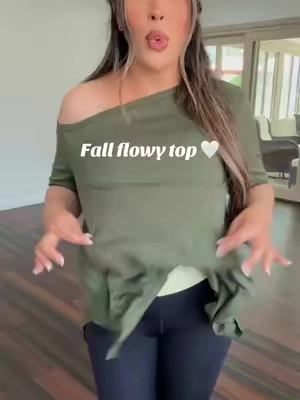 Every girl needs a glowy top in their closet 😍#flowytop #flowytops #blouses #blousesforwomen @PrettyGarden 