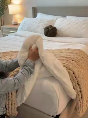 Este edredón de 3 piezas se va volver tu favorito para todo el invierno , es tan suave y pachoncito y algo que me gusta es que no suelta pelusa . Dale un toque acogedor y moderno a tu cama con este bello edredón  #comforter #comforterset #cozybedroom #BackToSchool #tiktokshopsummersale 