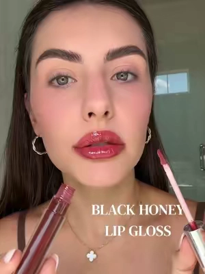 the most perfect cherry cola lip is actually Black Honey🖤🍒 @Clinique  @Clinique Store #Clinique #BlackHoney #cherrycola #tiktokshopcreatorpicks #TikTokshopbacktoschool 
