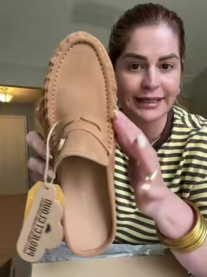 Un clásico que combina comodidad y estilo 🤎 Estos mocasines de Project Cloud son de cuero genuino y cuentan con plantilla de memory foam para una pisada más cómoda. Perfectos para combinar con jeans, pantalones o looks más arreglados. #MocasinesDeMujer #ZapatosComodos #CalzadoDeMujer #EstiloCasual #TikTokShop