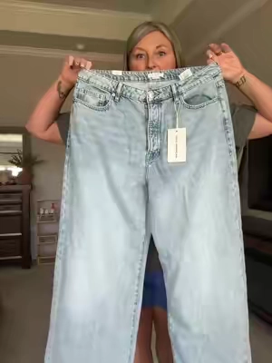 👖 The Cute Comfy Casual Club has a new assignment: find the GOOD jeans. 😂🤎 Because apparently we’re starting a little mini series where I try on jeans until we find the pairs actually worthy of our fall wardrobe. First submission: Good American Weightless Wide Leg Jeans. 👀 We’re looking for the full package over here. Cute fit, comfortable enough to actually wear all day, flattering on a midsize body AND something we can pair with all the sweaters we’ve been collecting for fall. 🍂 So…let the Great Jeans Search officially begin. 👖🔎 Meeting adjourned…until the next cozy find. 🤎☕️ #CuteComfyCasualClub #MidsizeStyle #FallFashionFinds #Over40Style #midsizefashion 