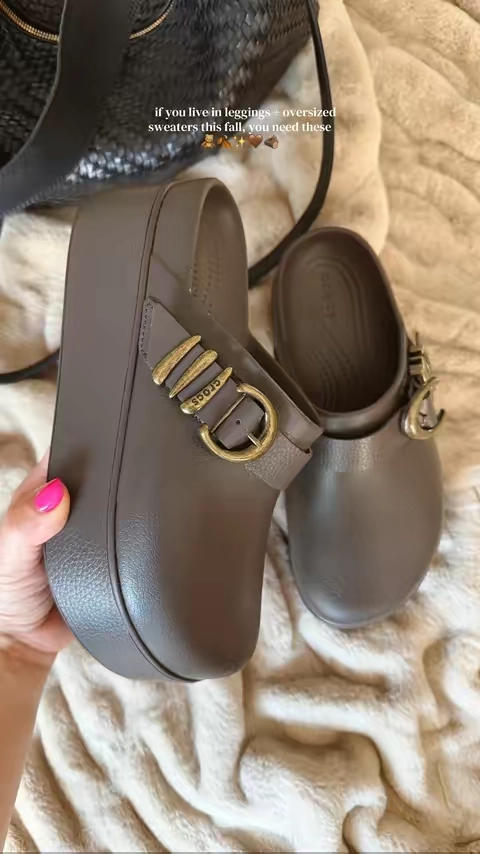 The new crocs Dylan buckle clog 😍