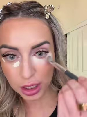 One of the bestttt concealer brushes in the game @BK Beauty Brushes #concealerbrush #makeupbrush #makeupbrushset #undereyeconcealer #makeupartisthacks 