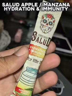 Apple juice lovers, this Salud Apple hydration + immunity drink might be for you 🍏💧 400mg electrolytes, Wellmune® + elderberry, only 10 calories and 1g of sugar. My friends tried it for themselves 👀 - #Salud #AppleJuice #HydrationDrink #Electrolytes #MackMotivates 