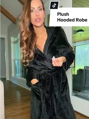 The softest and most luxurious robe 🤍 #robe #bathrobe #cozyathome #treatyourself #giftforher @PAVILIA 
