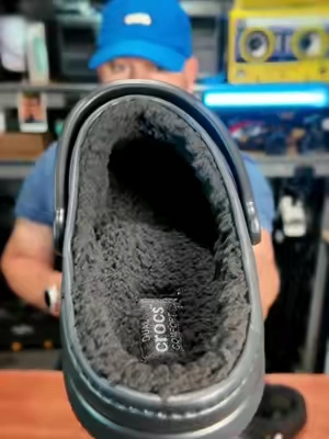 these are 🔥🔥 @Crocs 