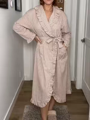 Nothing plush or thick for us hot flashing-having ladies, okay?! @Yimoon  #over40 #robes #womensrobe #ttspathways #tiktokshopcreatorpicks 