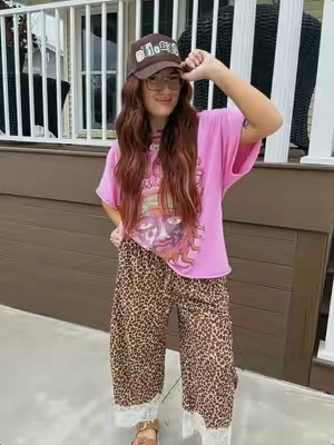 How CUTE are these pants 😍🐆