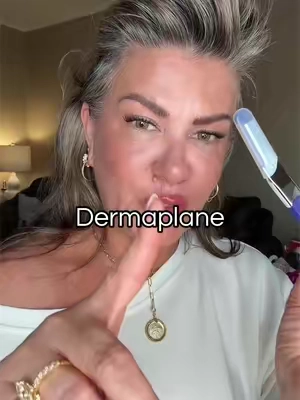 Dermaplane! #exfoliation #deadskincells #dermaplane 