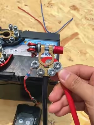 Running multiple accessories from one battery? Clean up the wiring. These 4-way battery terminals give you separate connection points for each wire, with a tin-plated brass body and clear red/black polarity markings. #BatteryTerminal #BatteryTerminalConnectors #AutomotiveWiring #CarElectrical #BatteryAccessories